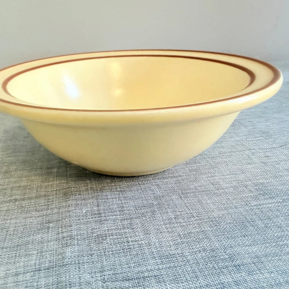 VTG Pfaltzgraff Village Stoneware Cereal/Soup Bowls Set of 4 Brown Folk Art USA